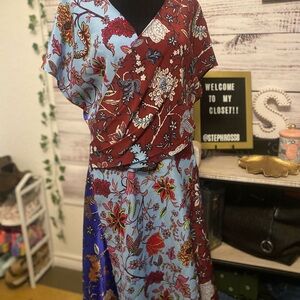 NWT 100% silk Diane Von Furstenberg Multicolor Floral